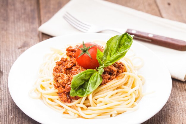 Spaghetti Bolognese - Nudeln mit Tomatensauce und Hackfleisch