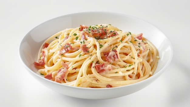 Spaghetti Carbonara em fundo branco isolado