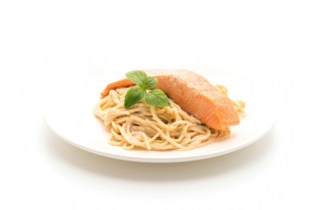 Spaghetti Frischkäse weiße Sauce mit Lachs