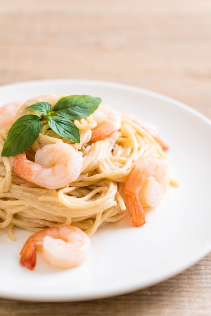 Spaghetti Frischkäse weiße Soße mit Garnelen