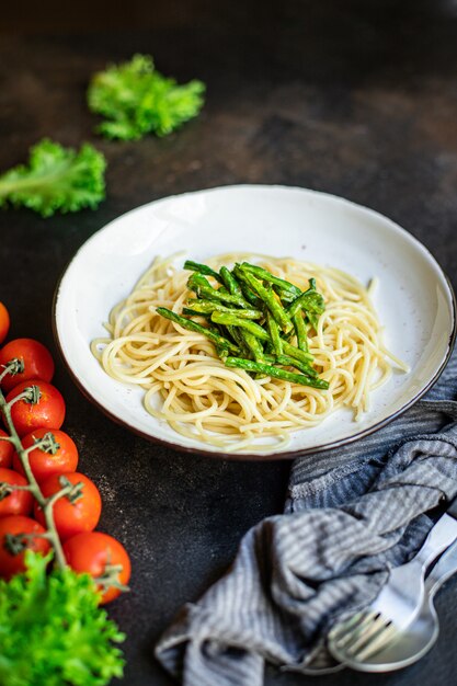 Spaghetti grüne Bohnen Spargelsauce Käse Nudeln