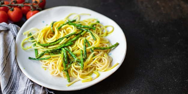 Spaghetti grüne Bohnen Spargelsauce Käse Nudeln