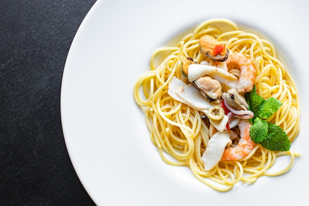 Spaghetti Meeresfrüchte Pasta Garnelen, Muscheln, Tintenfisch und mehr zweiten Gang