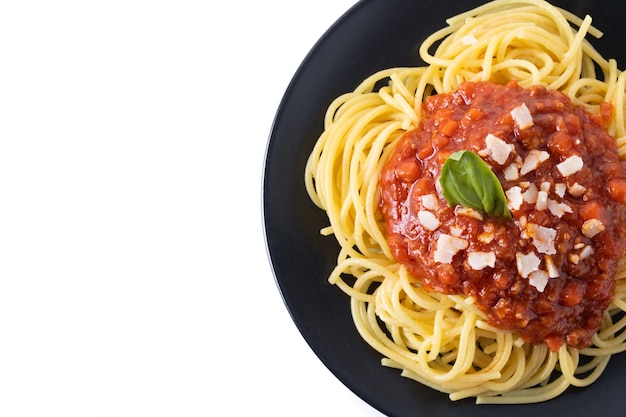 Spaghetti mit Bolognese-Sauce isoliert auf weißem Hintergrund