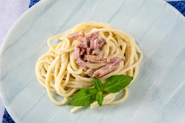 Spaghetti mit Carbonara-Sauce