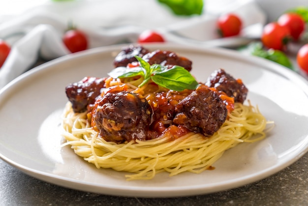 Spaghetti mit Fleischbällchen