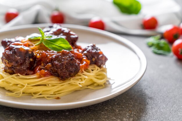 Spaghetti mit Fleischbällchen