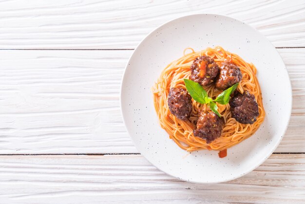 Spaghetti mit Fleischbällchen