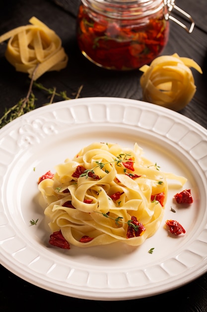 Spaghetti mit getrockneten Tomaten