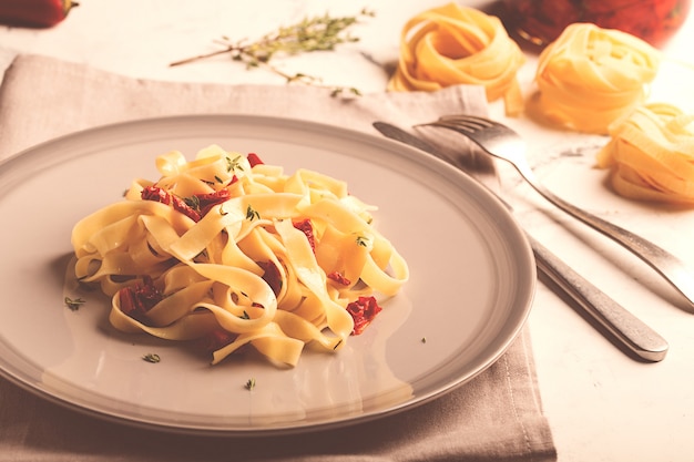 Spaghetti mit getrockneten Tomaten