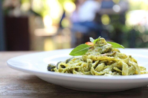 Spaghetti mit Pesto-Sauce