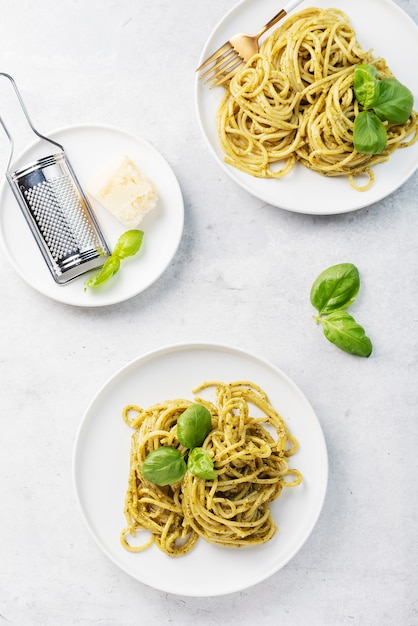 Spaghetti mit Pesto Sause