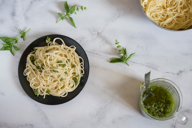 Spaghetti mit Pesto