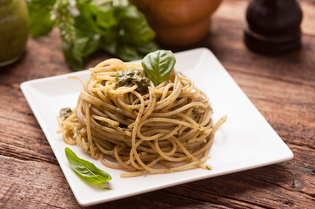 Spaghetti mit Pestosauce