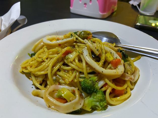 Spaghetti mit Soße thailand