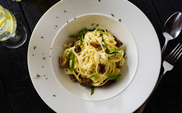 Spaghetti mit Steinpilzen und Dor Blue Cheese.