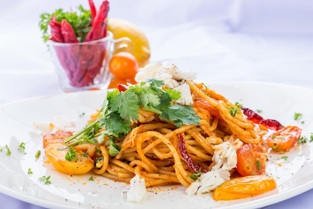 Spaghetti mit Tomatensauce und Krabben