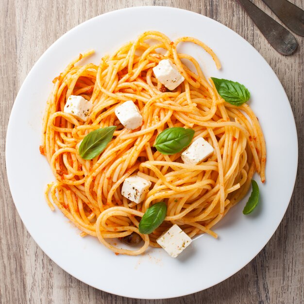 Spaghetti mit Tomatensoße