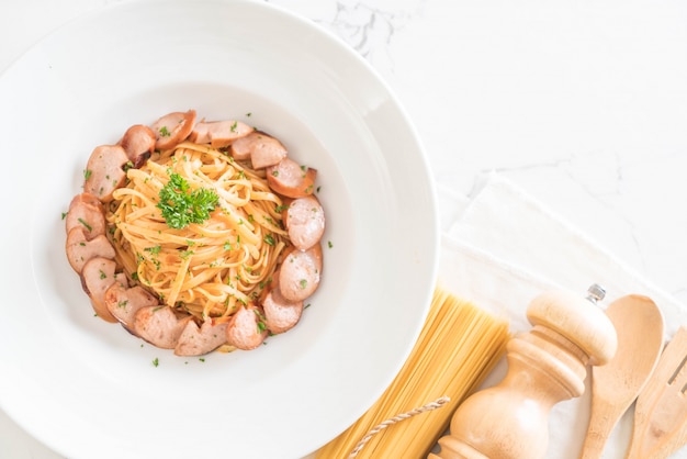 Spaghetti mit Wurst