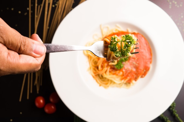 Spaghetti Pasta mit Fleischbällchen und Tomatensauce