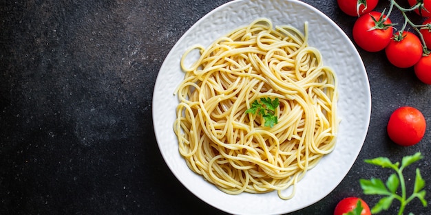 Spaghetti Pasta zweiten Gang glutenfrei fertig zu essen auf dem Tisch Mahlzeit Snack