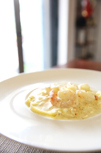 Spaghetti-Sahnesauce mit Garnelen