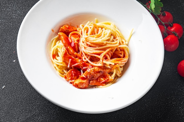 Spaghetti Tomatensauce Nudeln gesunde Mahlzeit Essen Diät Snack auf dem Tisch Kopie Raum Essen Hintergrund