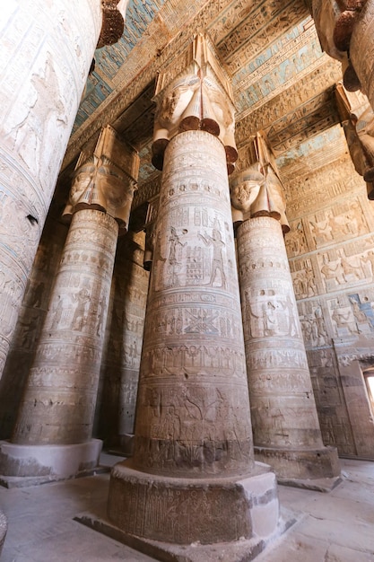 Foto spalten im denderah tempel qena ägypten