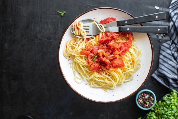 Spanetti Tomatensauce Nudelgemüse Dressing italienische Küche