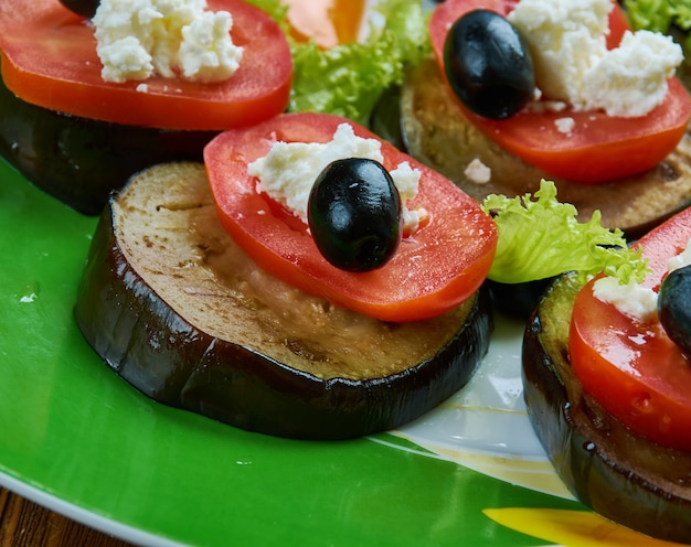 Spanische gegrillte Aubergine mit Tomaten-Vinaigrette