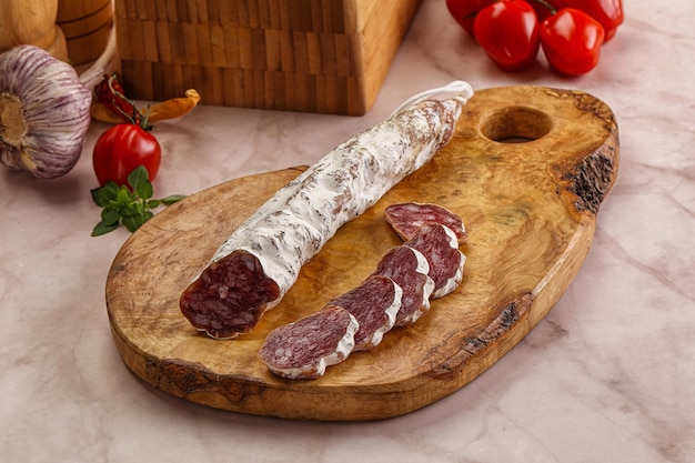 Spanische trockene Schweinewurst Fuet