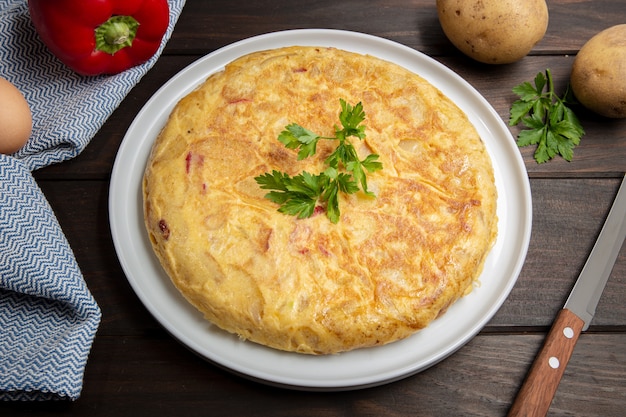 Spanisches Kartoffelomelett nannte spanische Tortilla