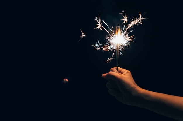 sparkler na mão na época do natal