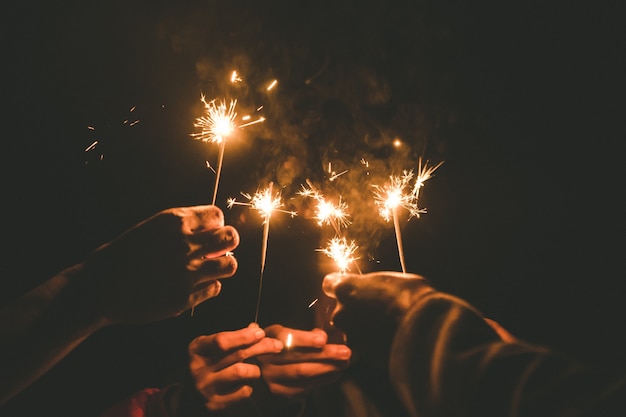 Sparklers en la noche