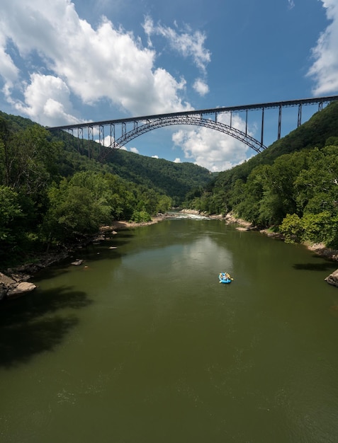 Sparren an der New River Gorge Bridge in West Virginia