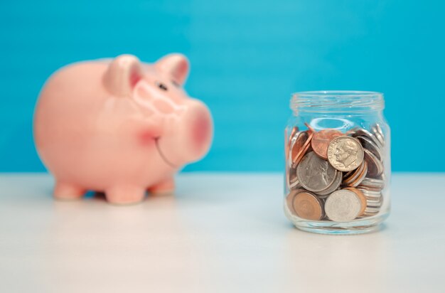 Sparschwein-Geldsparkonzept. Finanzielle Hilfe und Unterstützung