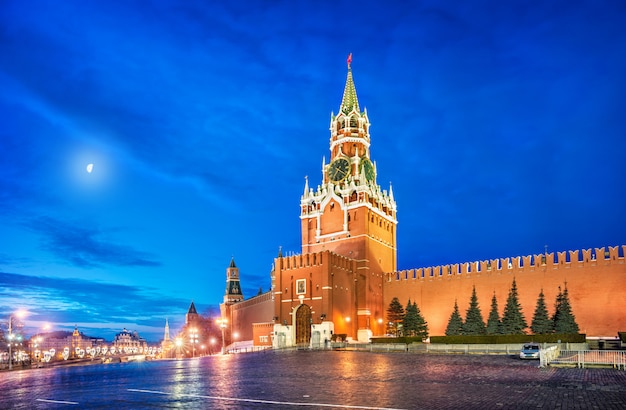 Spasskaya-Turm auf dem Roten Platz in Moskau