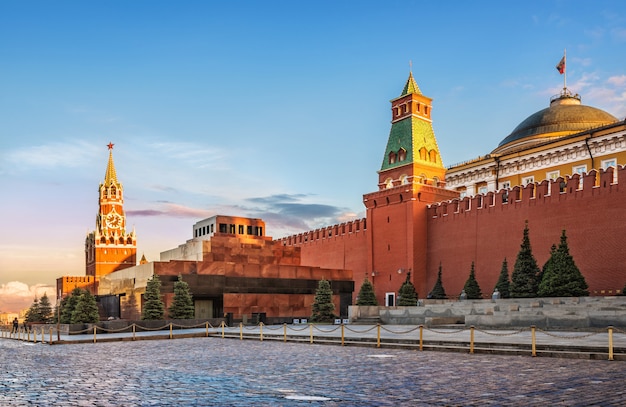 Spasskaya-Turm, Mausoleum und Mauern des Moskauer Kremls