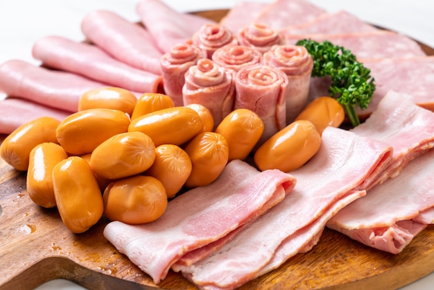 Speck, Wurst, geräucherter Schinken und Barbecue-Speck