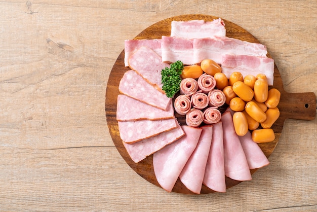 Speck, Wurst, geräucherter Schinken und Grillspeck