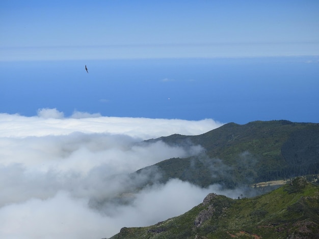 Foto spektakuläre ausblicke auf den pico arieiro auf madeira, portugal