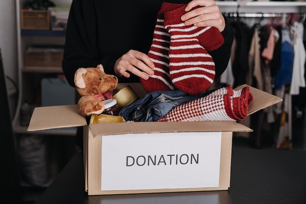 Spendenbox Charity-Geschenkkörbe helfen Flüchtlingen und Obdachlosen Weihnachten Xmas Charity-Spendenbox