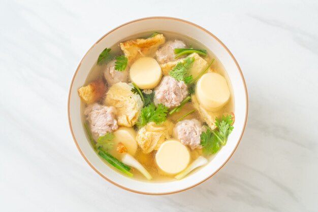 Spiegeleiersuppe oder Omelettesuppe mit Hackfleisch