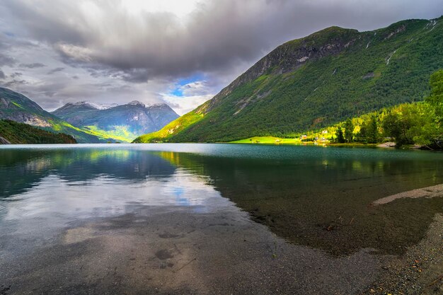 Spiegelungen im See