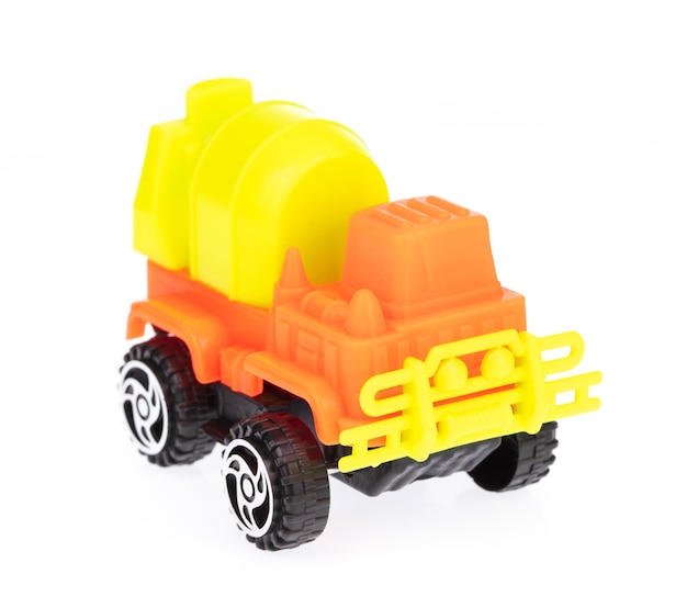 Spielzeug-LKW Betonmischung gegenüber dem weißen Hintergrund isoliert