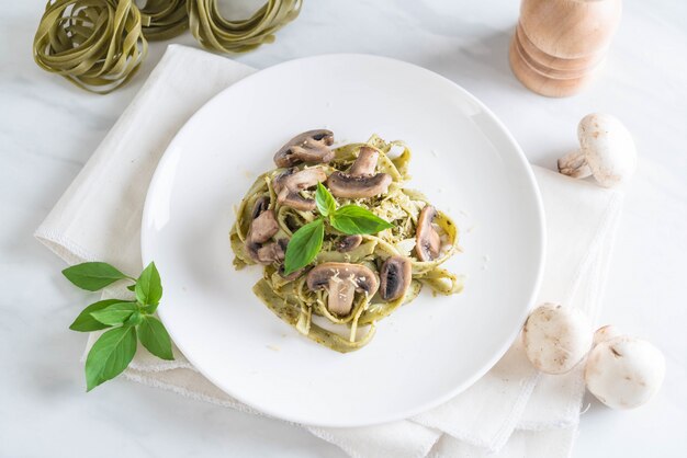 Spinat Fettuccine mit Pilz