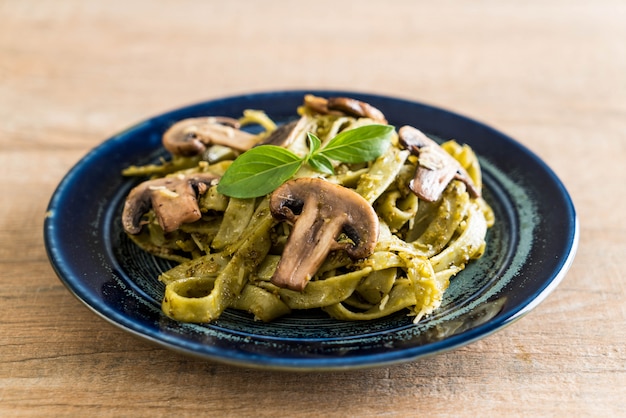 Spinat-Fettuccine mit Pilz