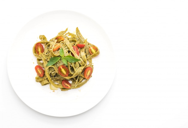 Spinat Fettuccine mit Tomaten