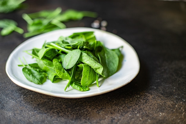 Spinatgrün saftige Blätter Bio-Salat