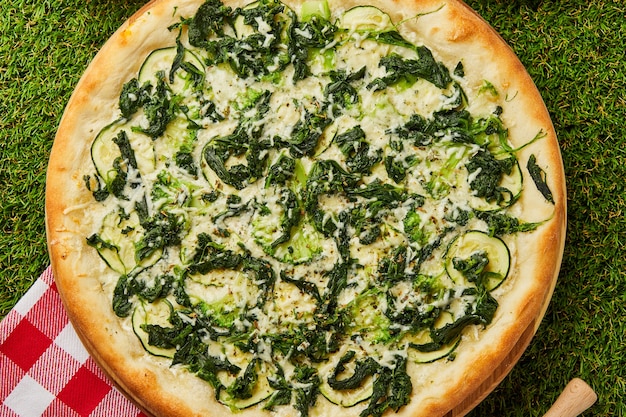 Spinatpizza für Vegetarier.